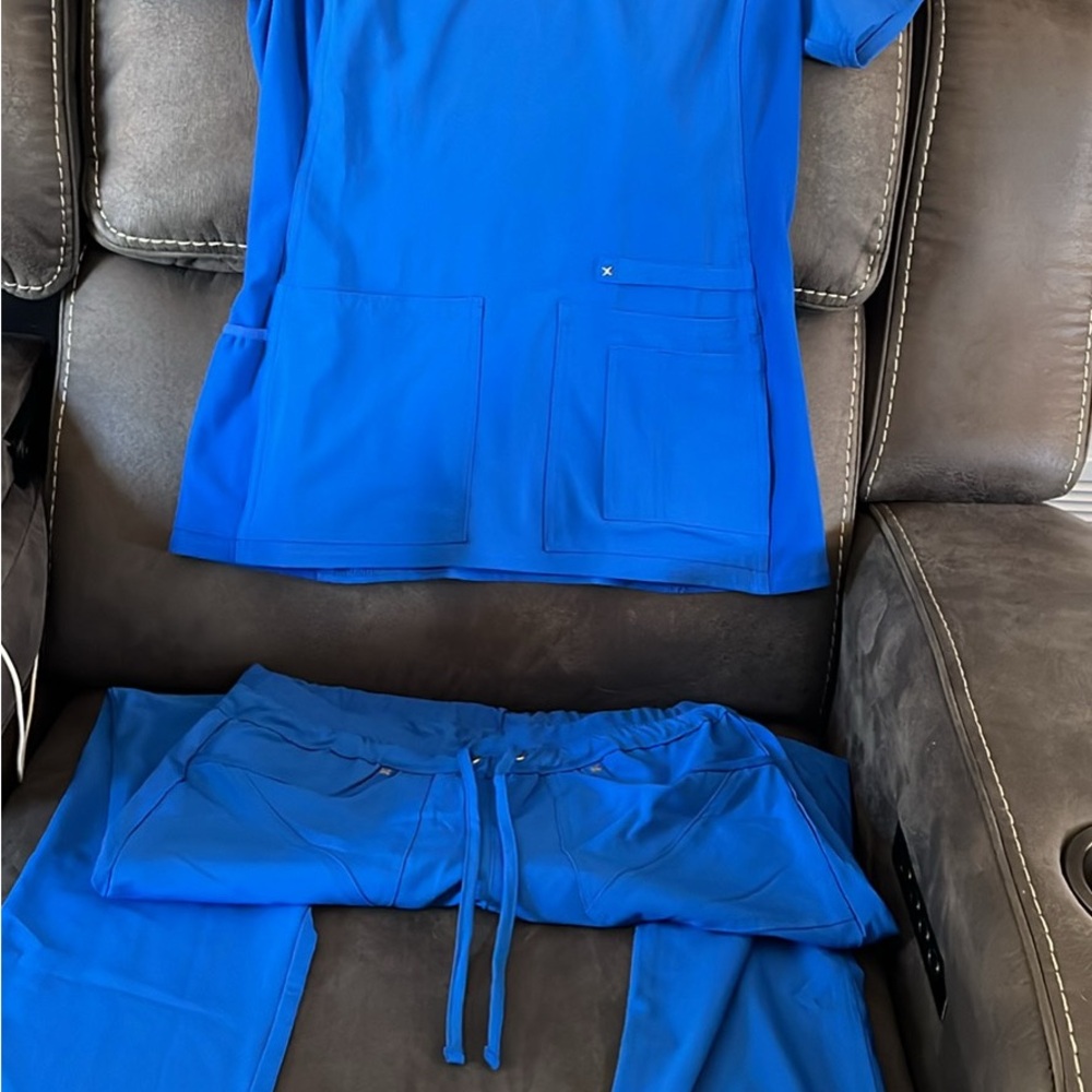 4 sets of scrubs. Size Small-tall